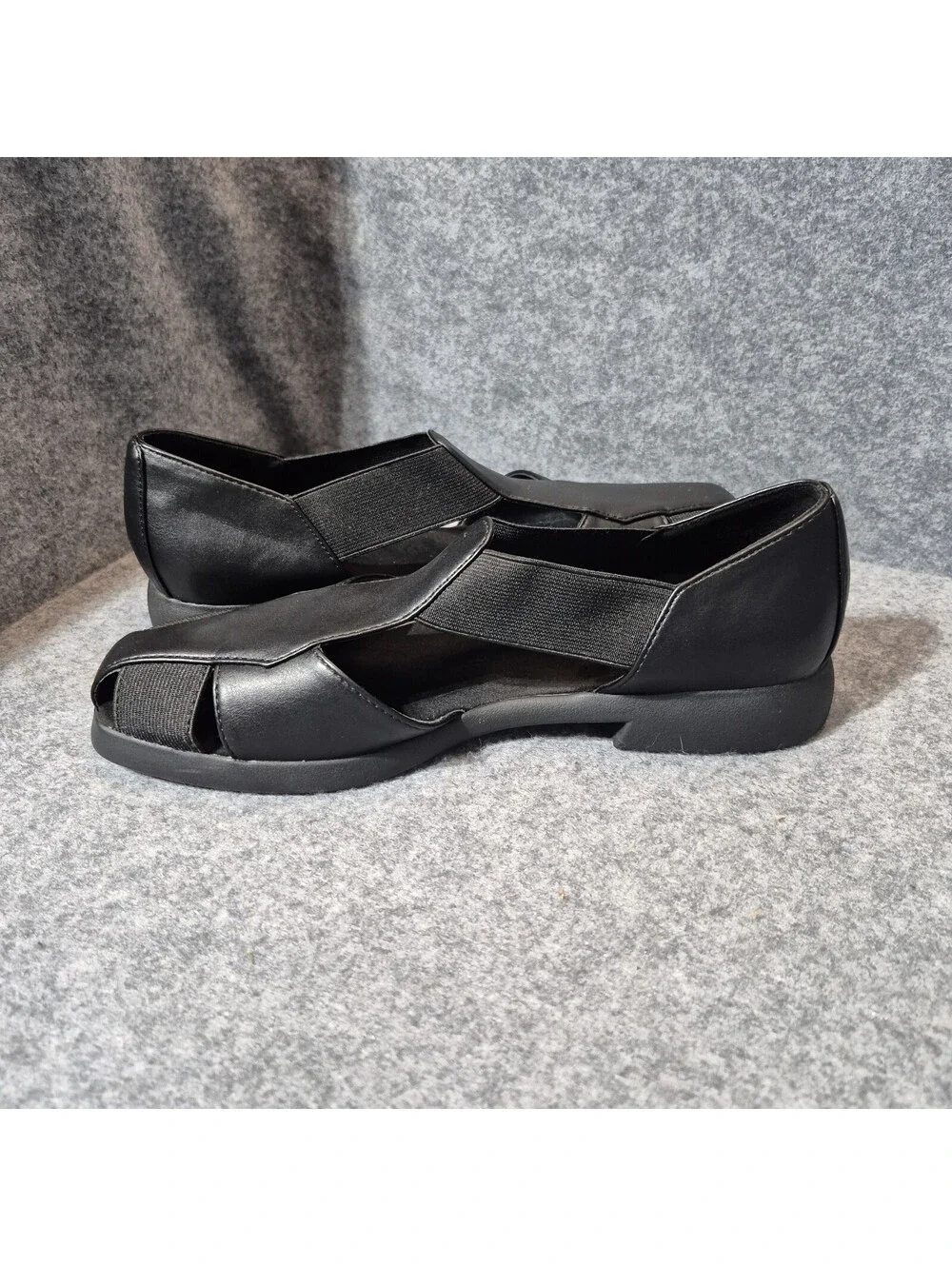 Aerosoles Closed Toe Black Sandals Size 7.5